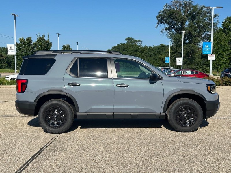 Honda Passport Vehicle Image 2