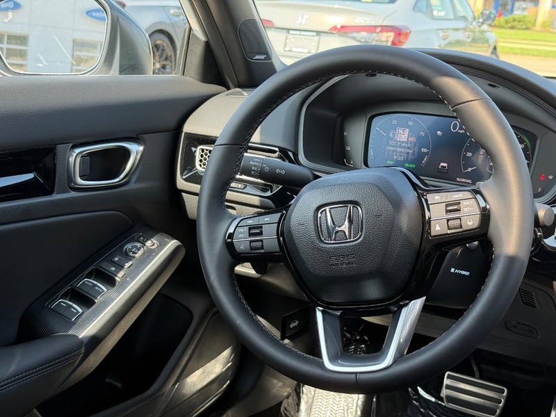Honda Civic Hatchback Hybrid Vehicle Image 9