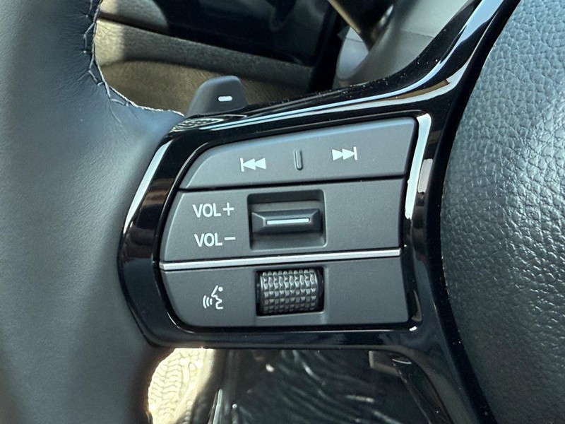 Honda Civic Hatchback Hybrid Vehicle Image 11