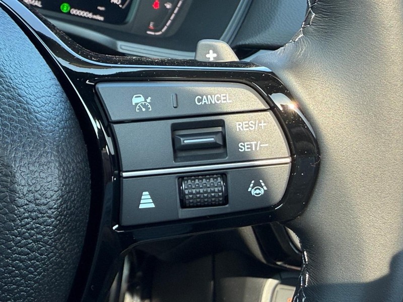 Honda Civic Hatchback Hybrid Vehicle Image 12