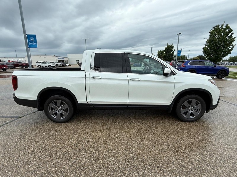 Honda Ridgeline Vehicle Image 2