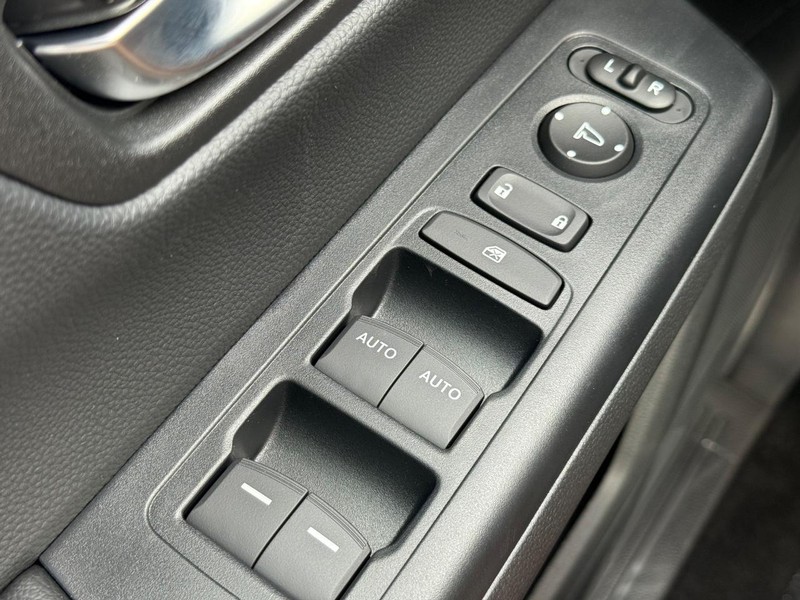 Honda CR-V Hybrid Vehicle Image 15