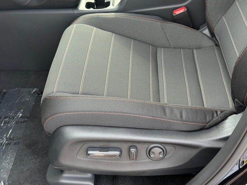 Honda CR-V Hybrid Vehicle Image 16