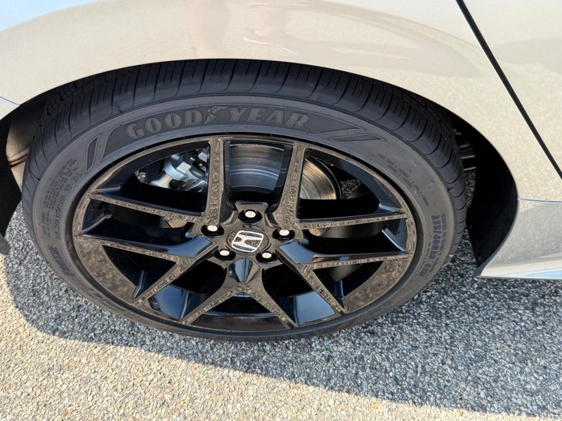 Honda Civic Sedan Hybrid Vehicle Image 4