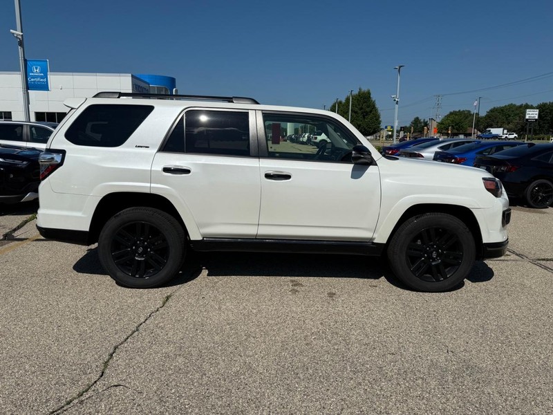 Toyota 4Runner Vehicle Image 2