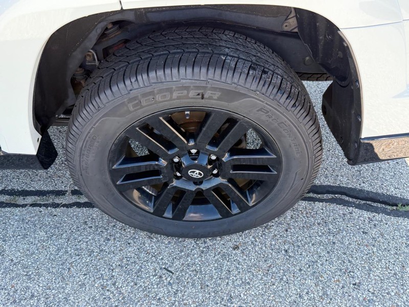 Toyota 4Runner Vehicle Image 6