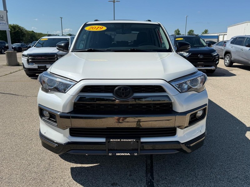 Toyota 4Runner Vehicle Image 8