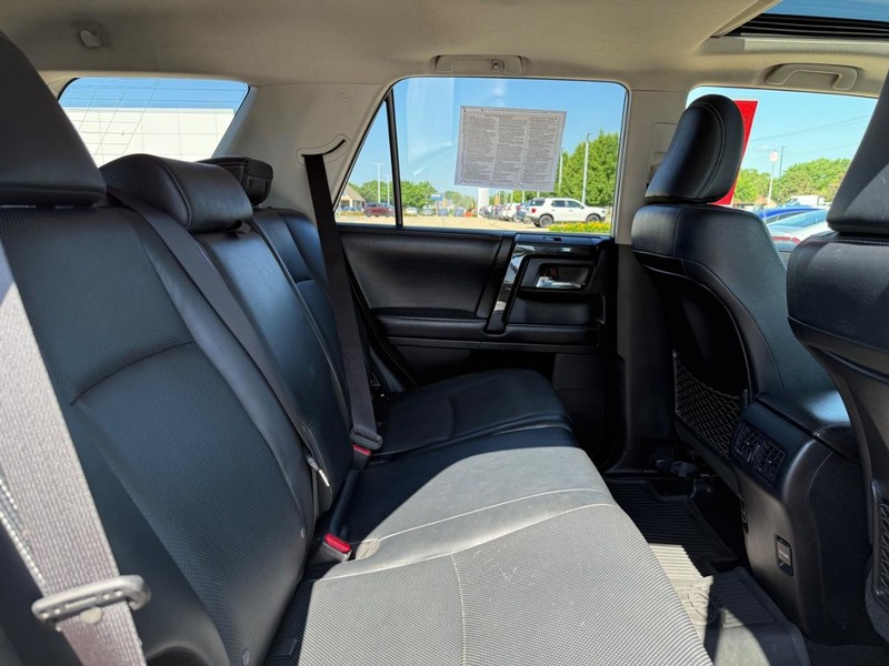 Toyota 4Runner Vehicle Image 9