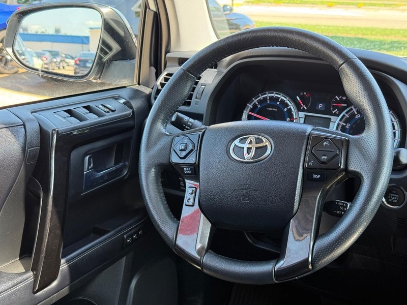 Toyota 4Runner Vehicle Image 13