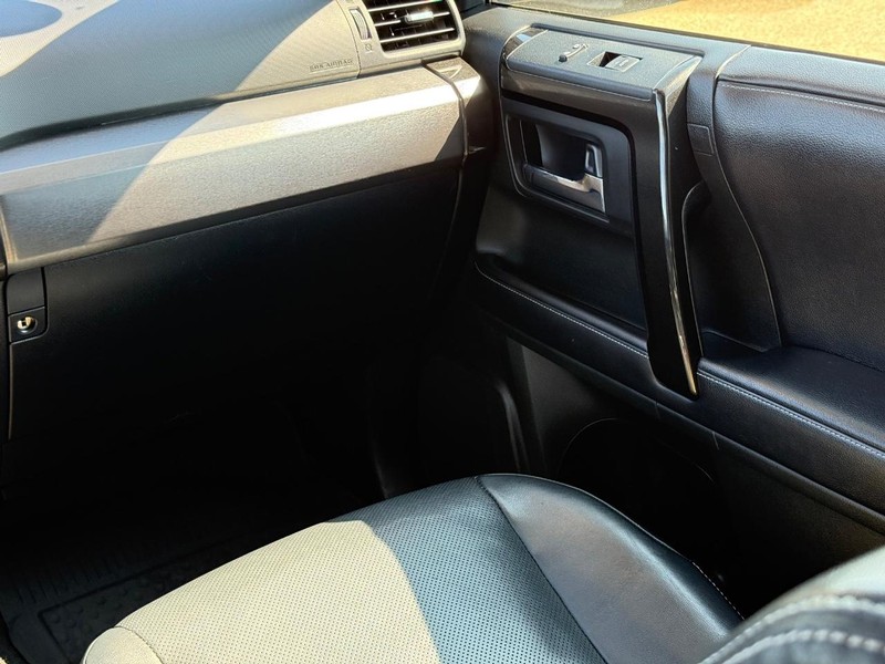 Toyota 4Runner Vehicle Image 14