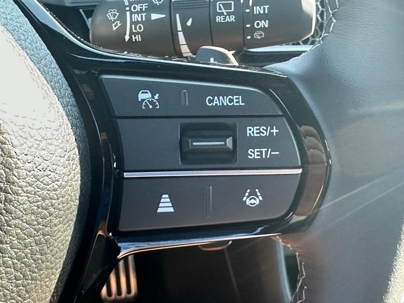 Honda Civic Hatchback Hybrid Vehicle Image 10
