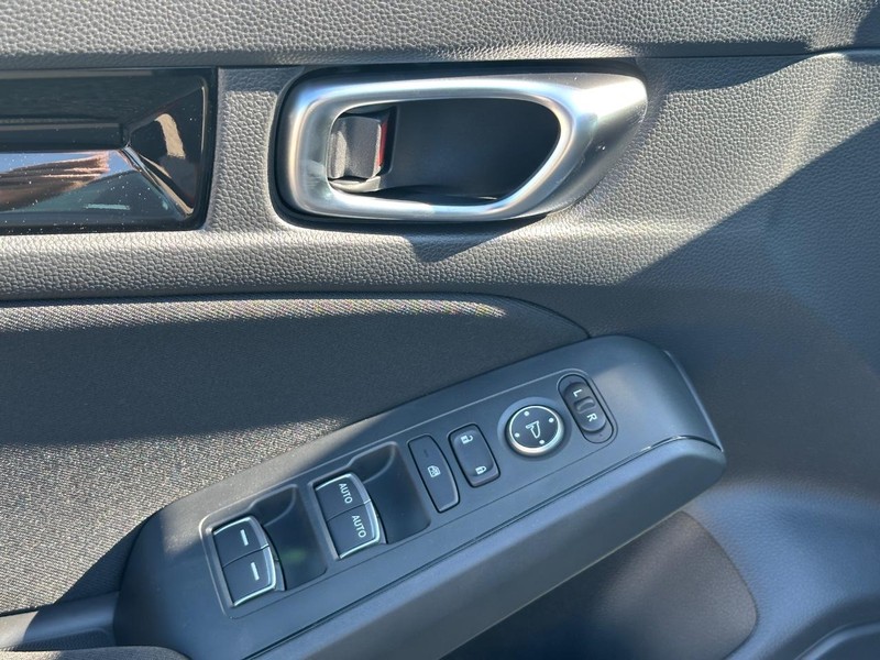 Honda Civic Hatchback Hybrid Vehicle Image 18
