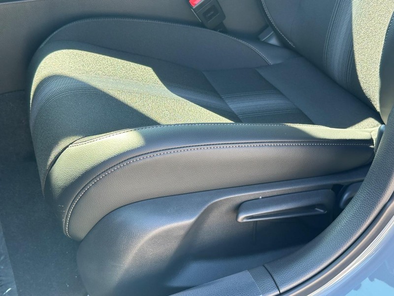 Honda Civic Hatchback Hybrid Vehicle Image 19