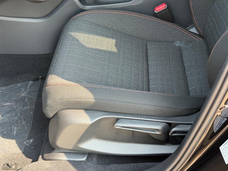 Honda HR-V Vehicle Image 16