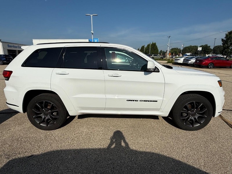 Jeep Grand Cherokee Vehicle Image 2
