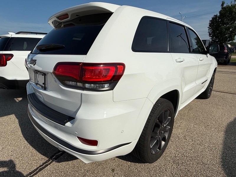 Jeep Grand Cherokee Vehicle Image 3