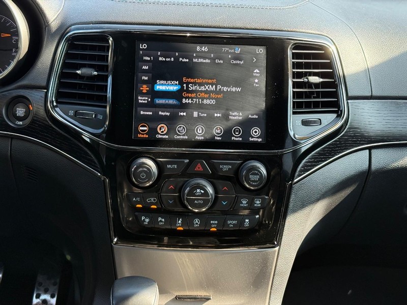 Jeep Grand Cherokee Vehicle Image 11