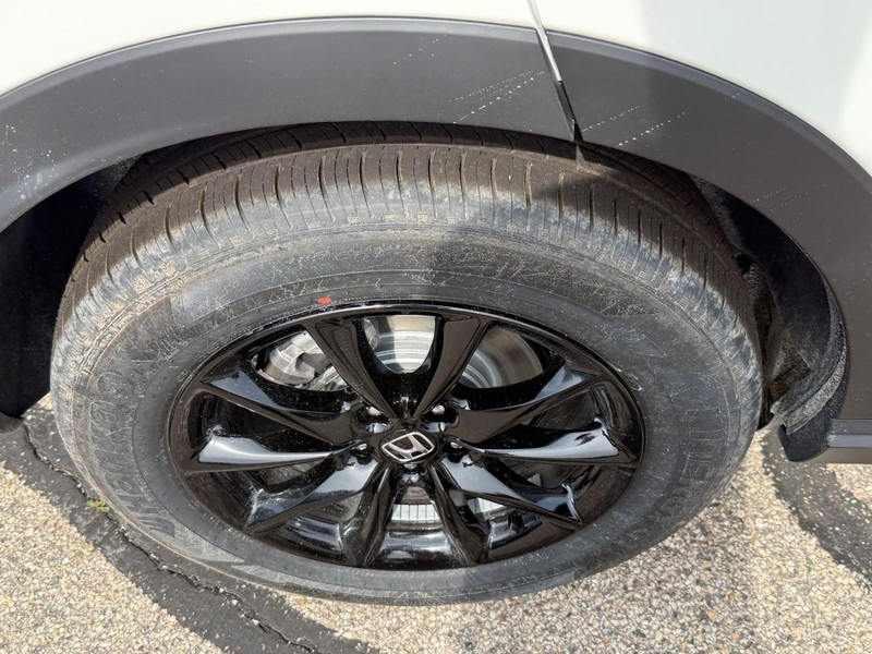 Honda CR-V Hybrid Vehicle Image 4