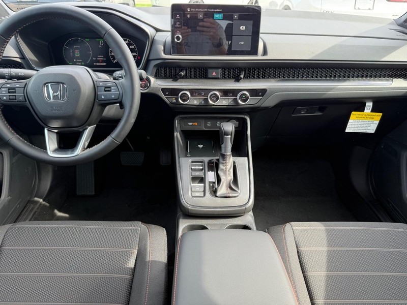 Honda CR-V Hybrid Vehicle Image 6