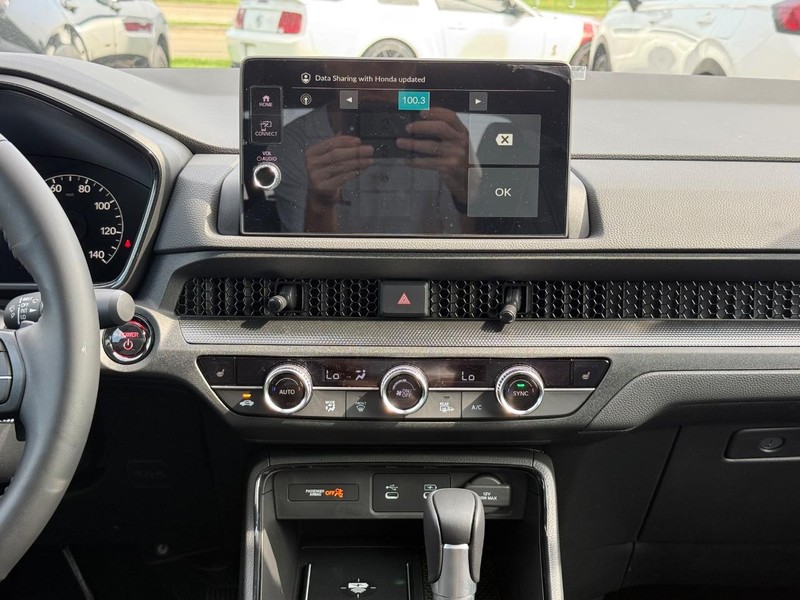 Honda CR-V Hybrid Vehicle Image 7