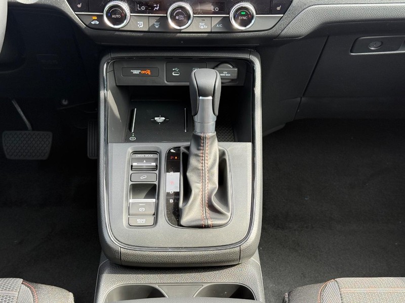 Honda CR-V Hybrid Vehicle Image 8