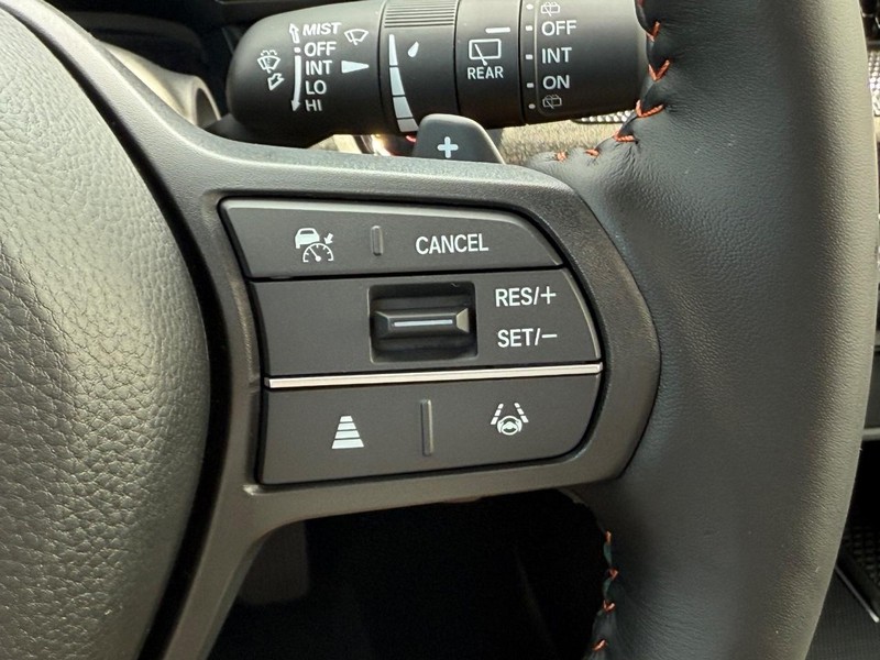 Honda CR-V Hybrid Vehicle Image 12