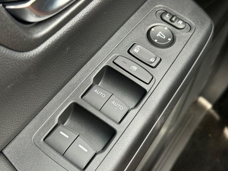 Honda CR-V Hybrid Vehicle Image 15
