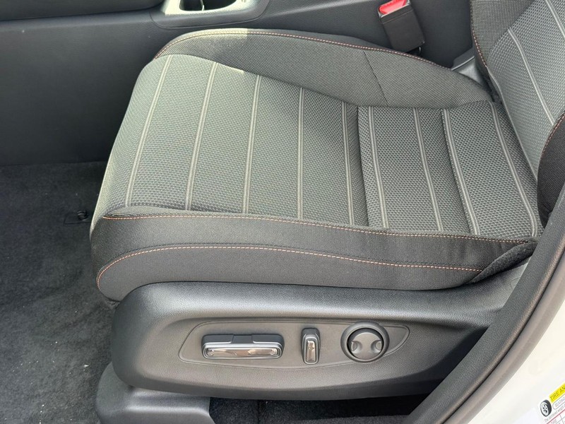 Honda CR-V Hybrid Vehicle Image 16