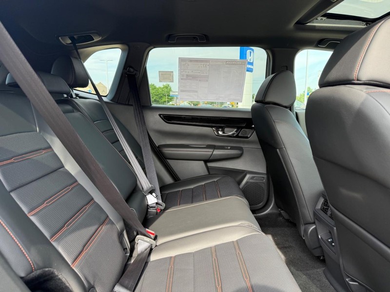 Honda CR-V Hybrid Vehicle Image 5