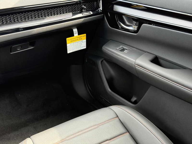 Honda CR-V Hybrid Vehicle Image 10