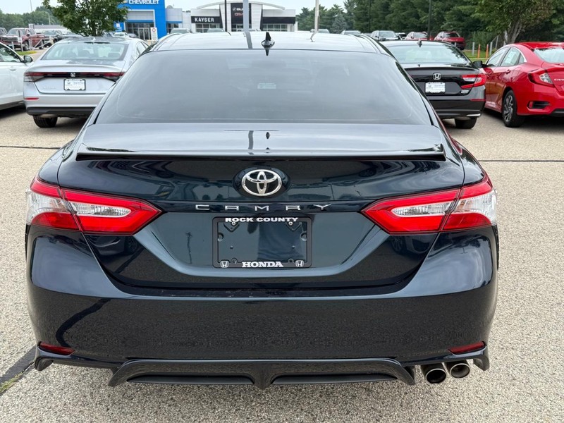 Toyota Camry Vehicle Image 4