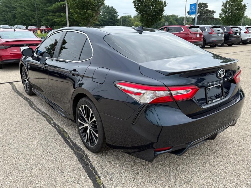 Toyota Camry Vehicle Image 5