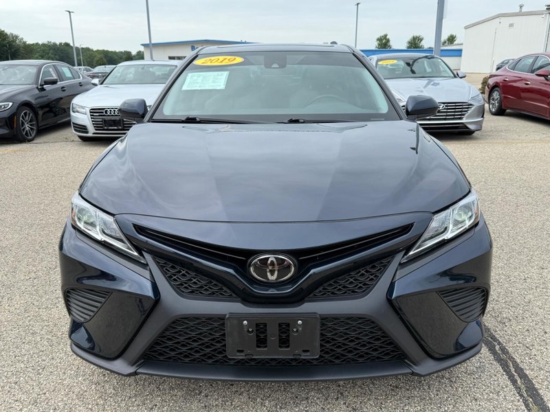 Toyota Camry Vehicle Image 8