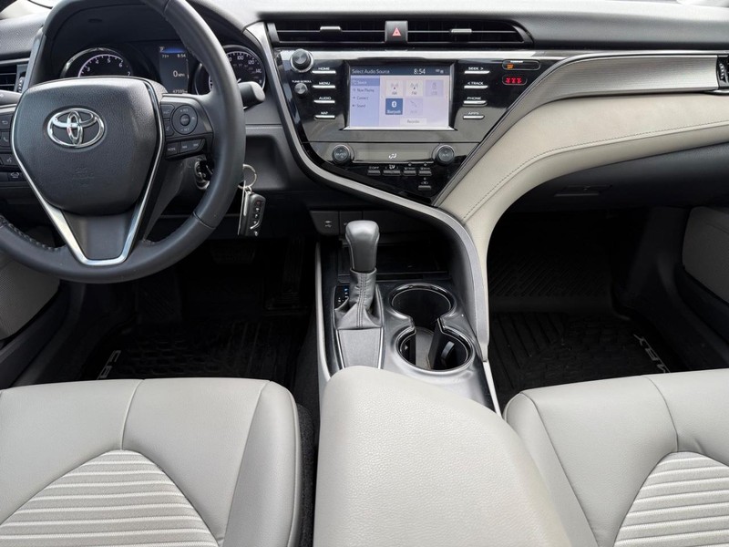 Toyota Camry Vehicle Image 10