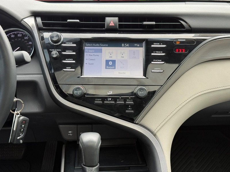 Toyota Camry Vehicle Image 11