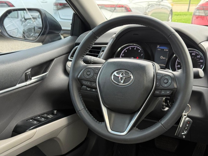 Toyota Camry Vehicle Image 13