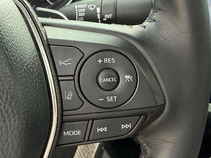 Toyota Camry Vehicle Image 16