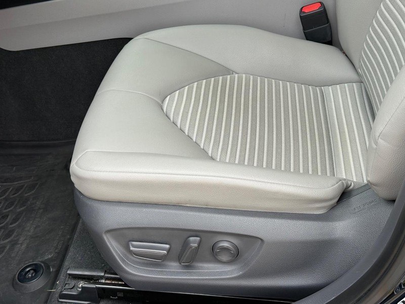Toyota Camry Vehicle Image 20