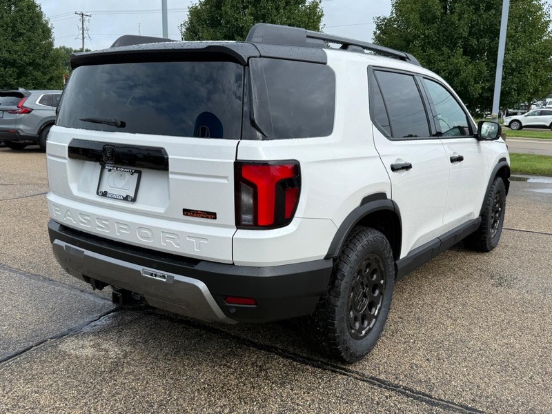 Honda Passport Vehicle Image 3