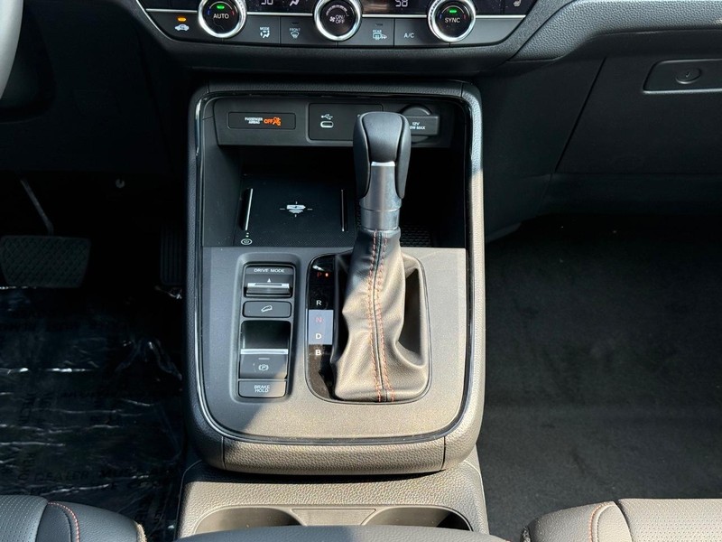 Honda CR-V Hybrid Vehicle Image 8