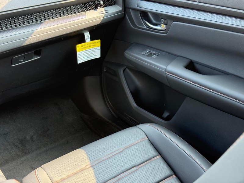 Honda CR-V Hybrid Vehicle Image 10