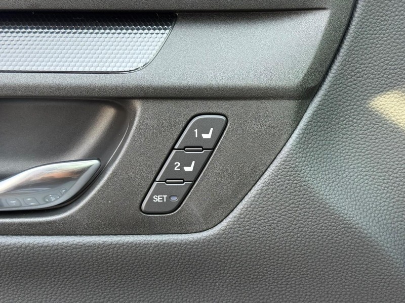 Honda CR-V Hybrid Vehicle Image 11