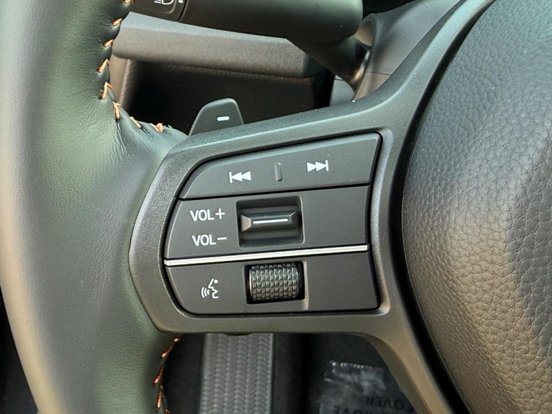 Honda CR-V Hybrid Vehicle Image 12