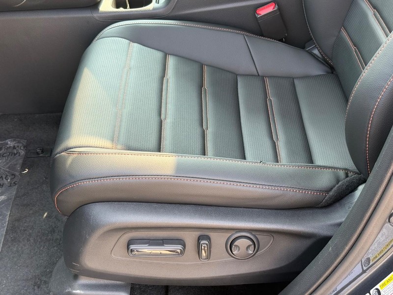 Honda CR-V Hybrid Vehicle Image 17