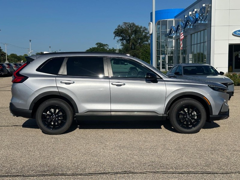 Honda CR-V Hybrid Vehicle Image 2