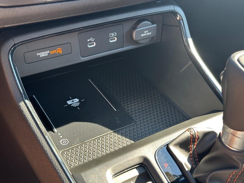 Honda CR-V Hybrid Vehicle Image 16