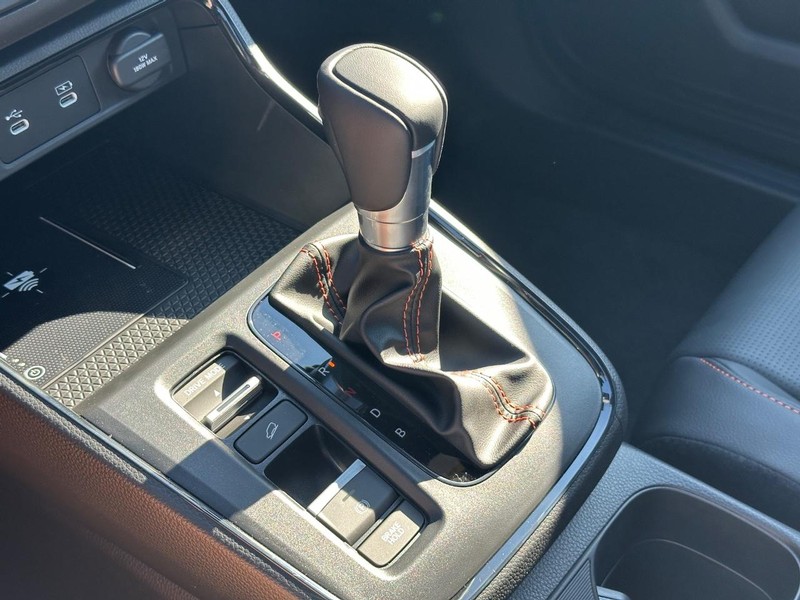 Honda CR-V Hybrid Vehicle Image 17