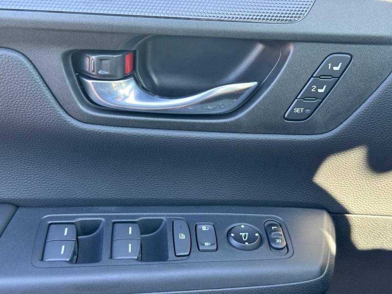 Honda CR-V Hybrid Vehicle Image 19