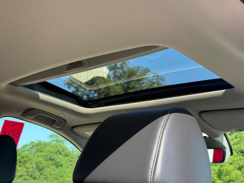 Honda CR-V Vehicle Image 11