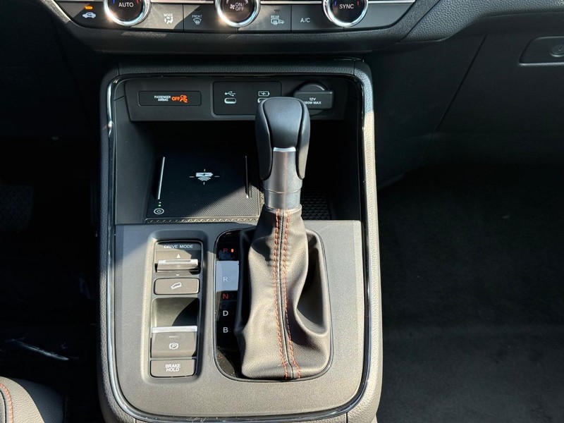 Honda CR-V Hybrid Vehicle Image 8